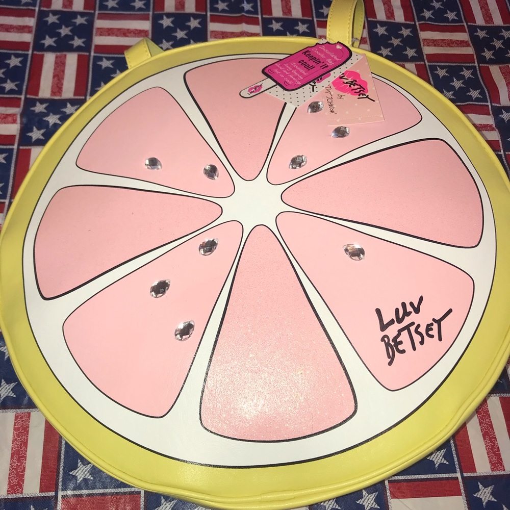 🏷 NWT Betsy Johnson Bag 🧳